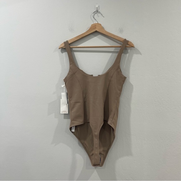 NWT Good American U-Neck Corset Faux Leather Taupe Bodysuit Sz 3/Large - Picture 3 of 12